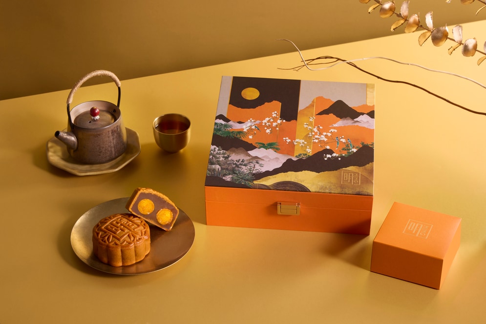 cd_mooncake_lotus_double_egg_yolk