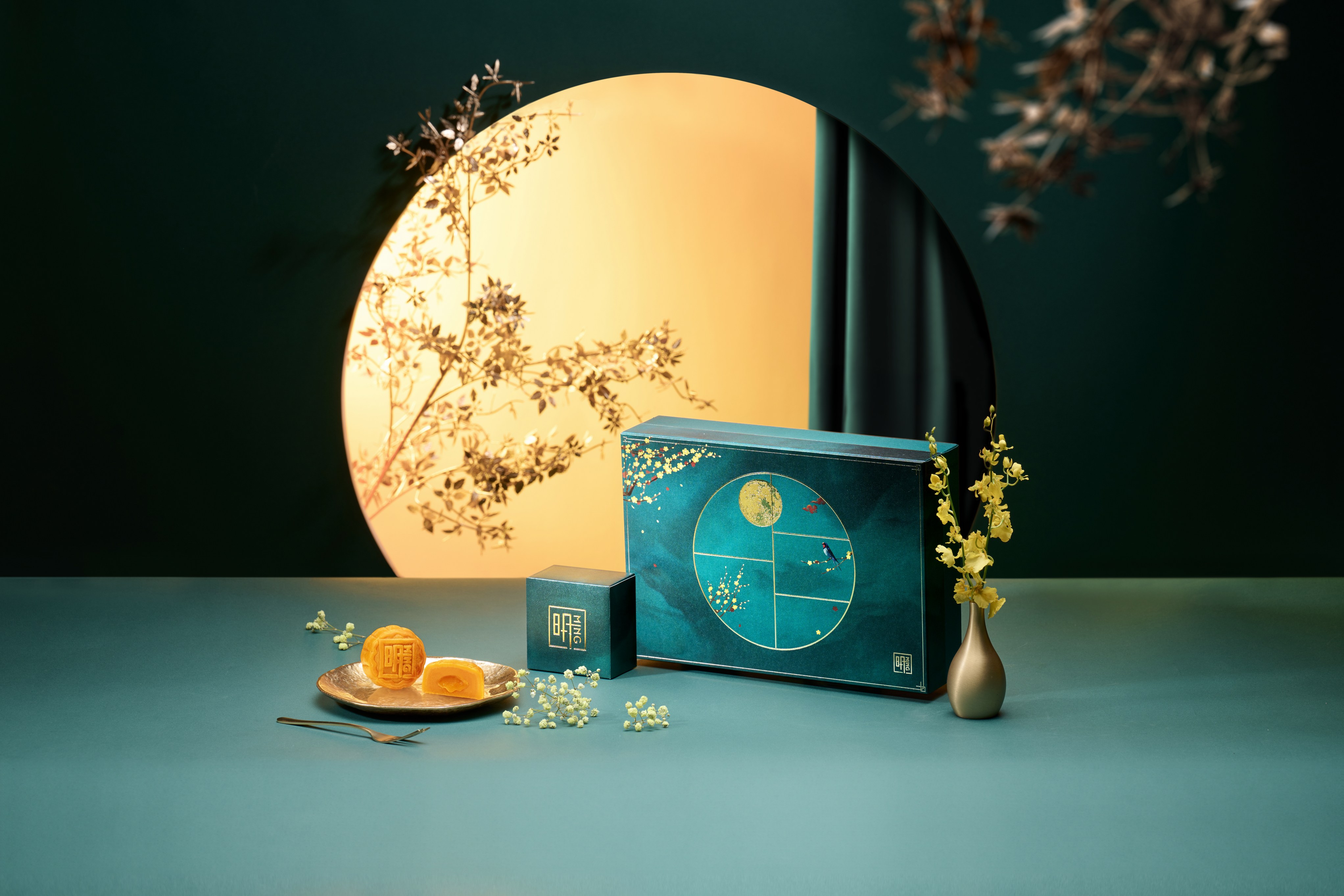cd_mooncake_mini_custard_with_egg_yolk_lava